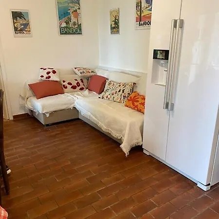 2 Ch Et 1 Traversante Avec Terrasse Et Jardin Proche * Bandol