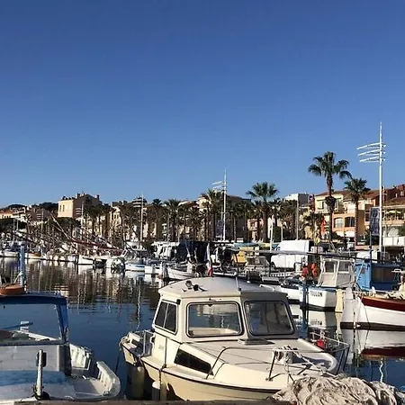 2 Ch Et 1 Traversante Avec Terrasse Et Jardin Proche * Bandol