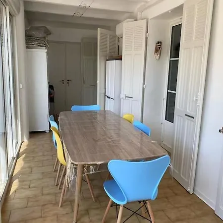 2 Ch Et 1 Traversante Avec Terrasse Et Jardin Proche
