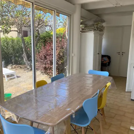 2 Ch Et 1 Traversante Avec Terrasse Et Jardin Proche Bandol
