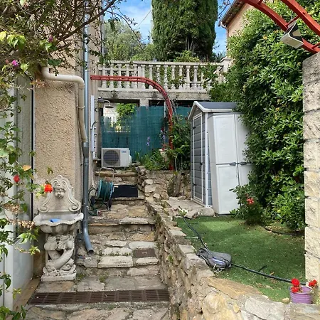 2 Ch Et 1 Traversante Avec Terrasse Et Jardin Proche * Bandol